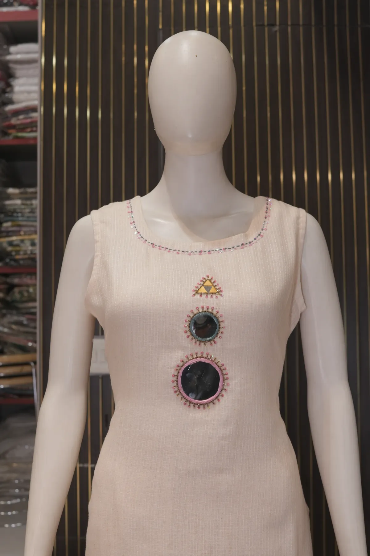 Ivory Peach Floral Mirror Work Kurta Set with Printed Dupatta thumbnail 4