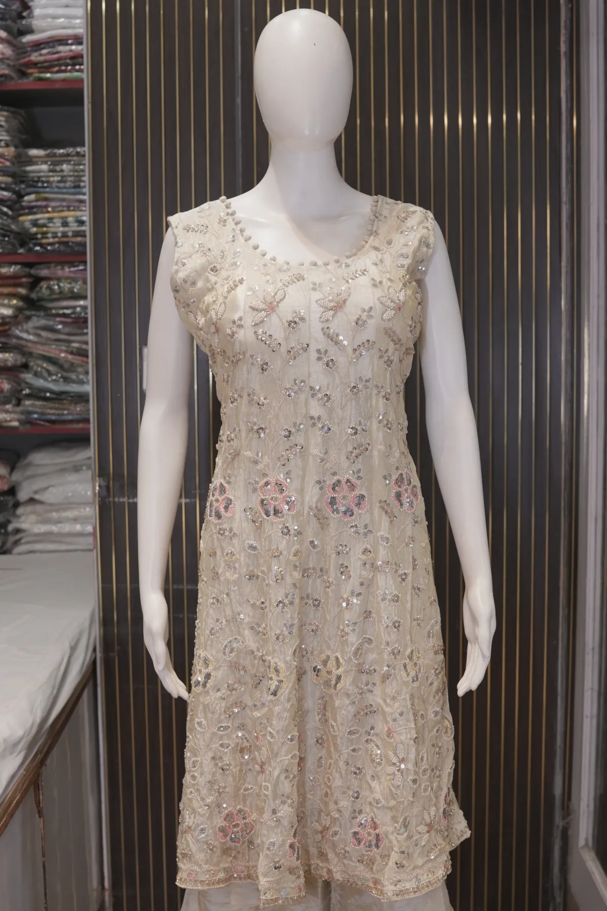 Ivory Embroidered Straight Kurta with Cigarette Pants & Dupatta thumbnail 5