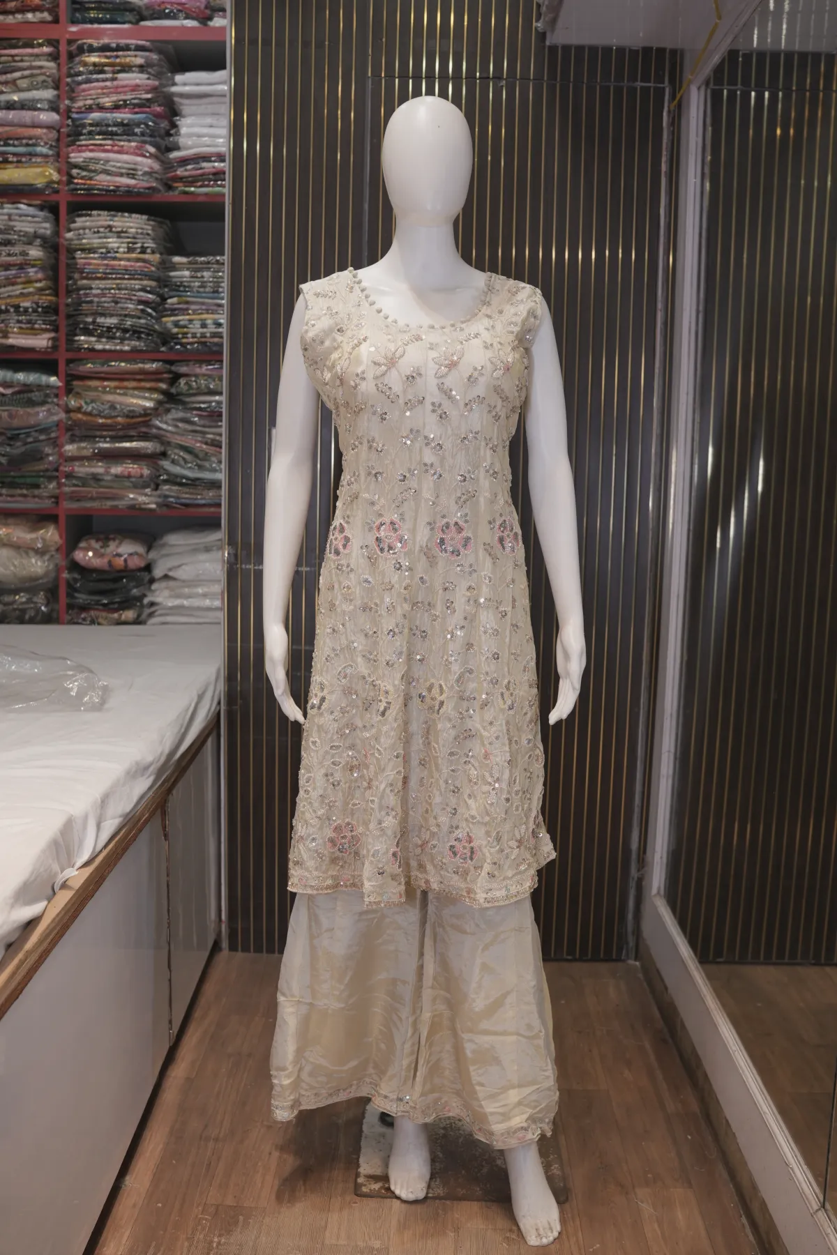 Ivory Embroidered Straight Kurta with Cigarette Pants & Dupatta thumbnail 4