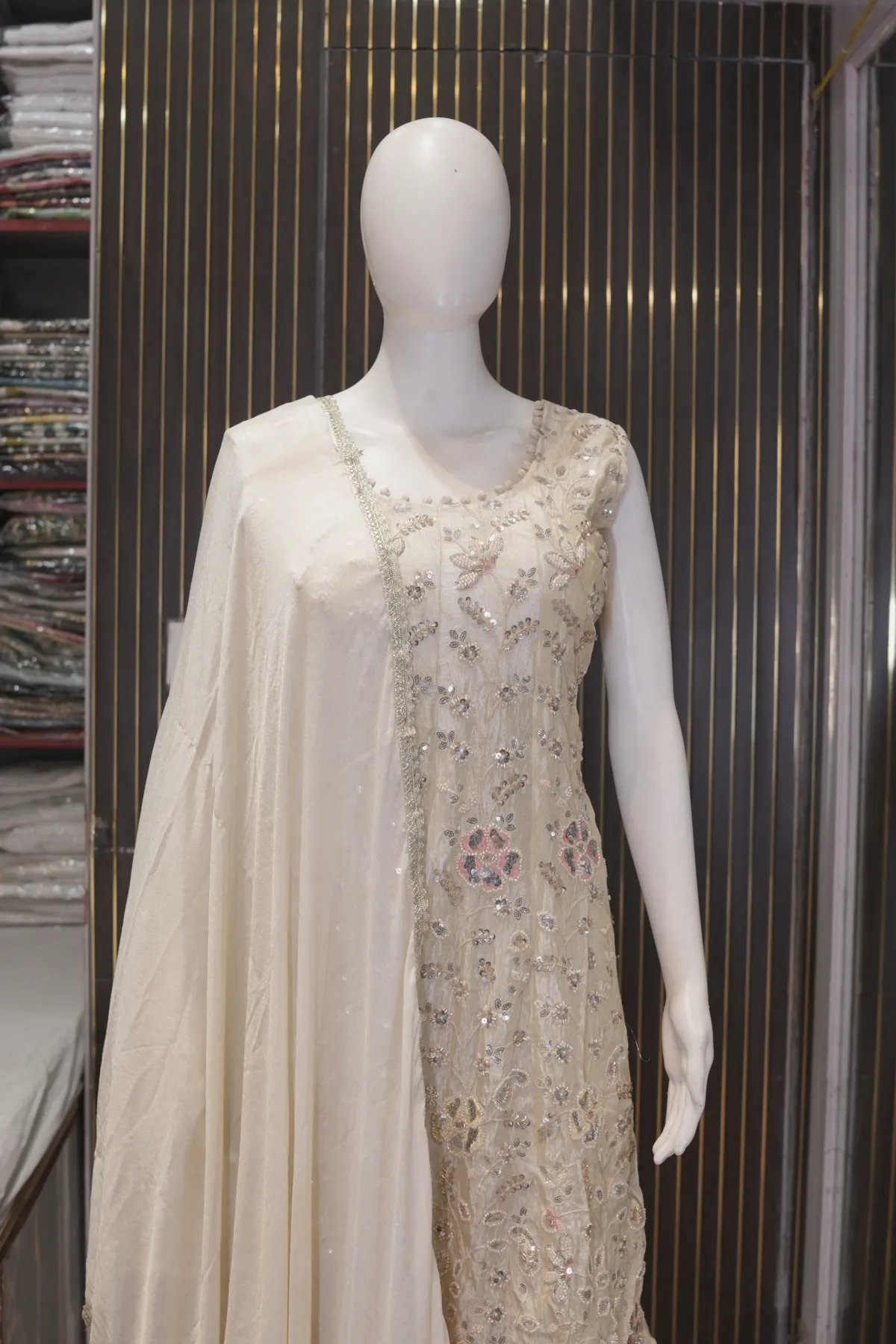 Ivory Embroidered Straight Kurta with Cigarette Pants & Dupatta thumbnail 3
