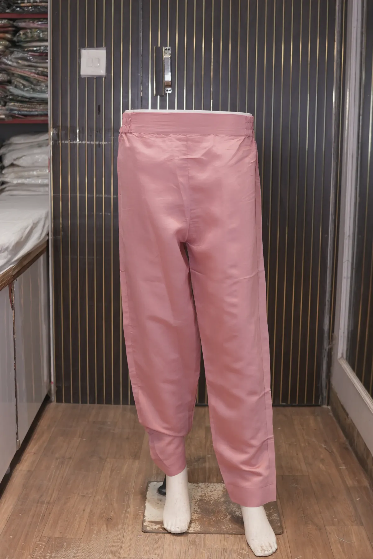 Dusty Rose Pink Printed Kurta Pant Set with Floral Dupatta thumbnail 6