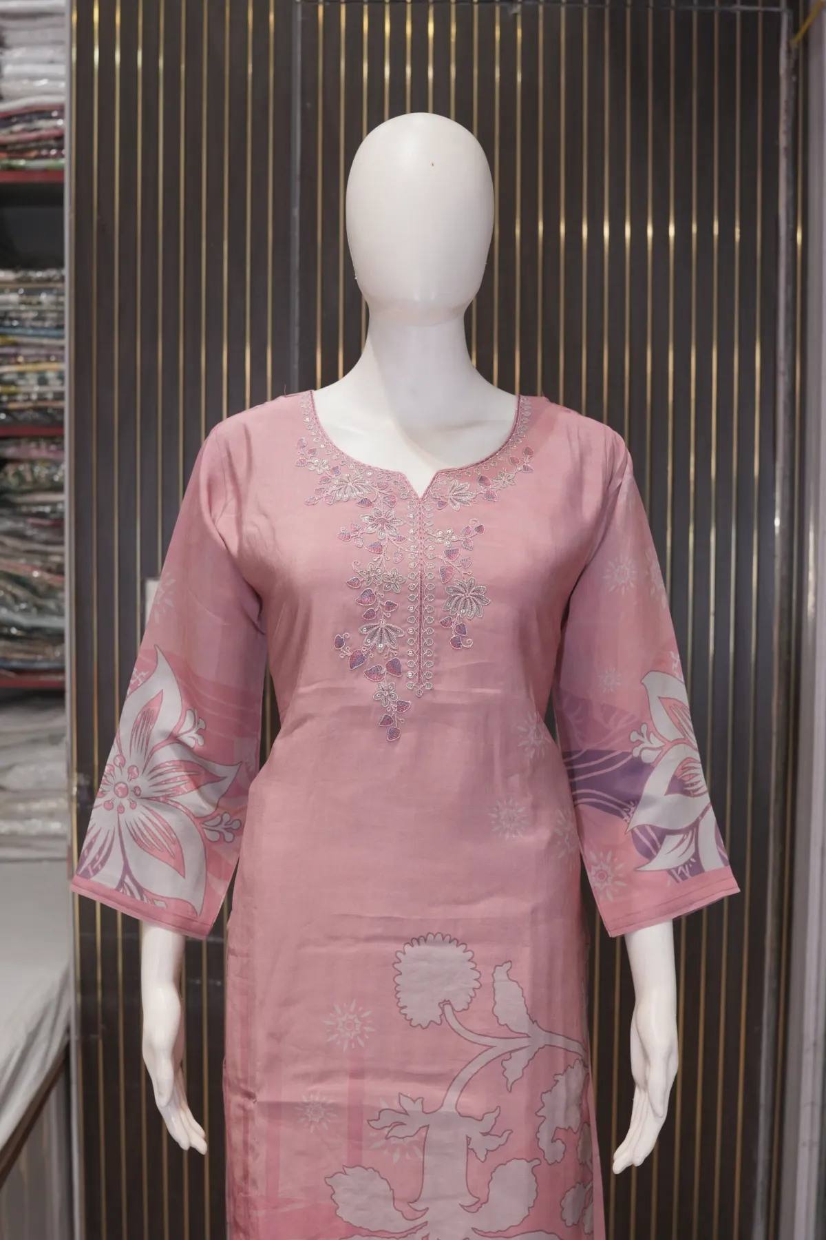 Dusty Rose Pink Printed Kurta Pant Set with Floral Dupatta thumbnail 5