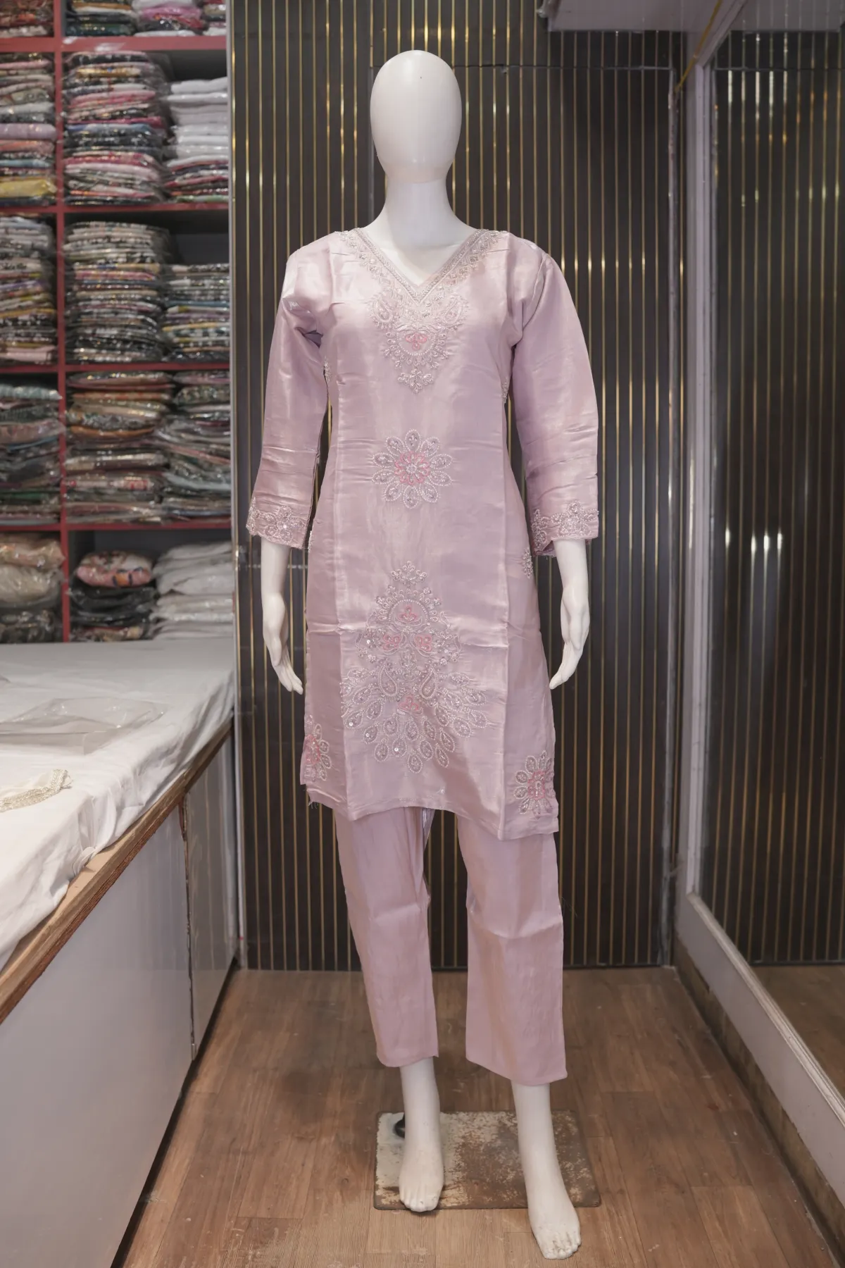 Pastel Lavender Embroidered Straight Kurta Pant Set thumbnail 2