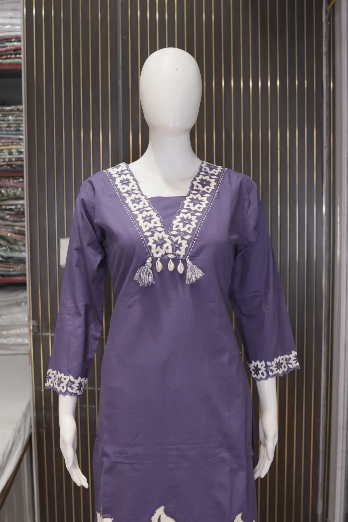 Purple Floral Embroidered Kurta Pant Set with Dupatta thumbnail 5