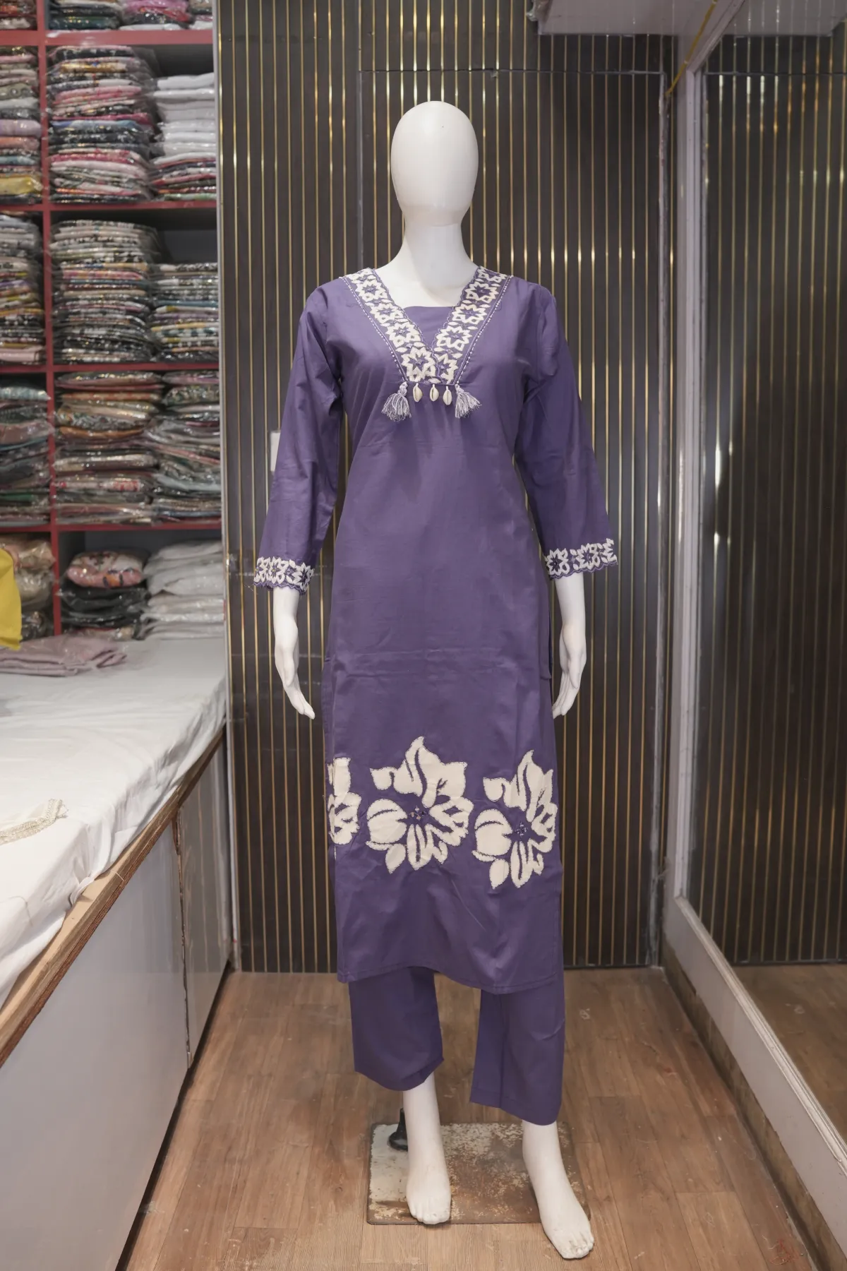 Purple Floral Embroidered Kurta Pant Set with Dupatta thumbnail 4