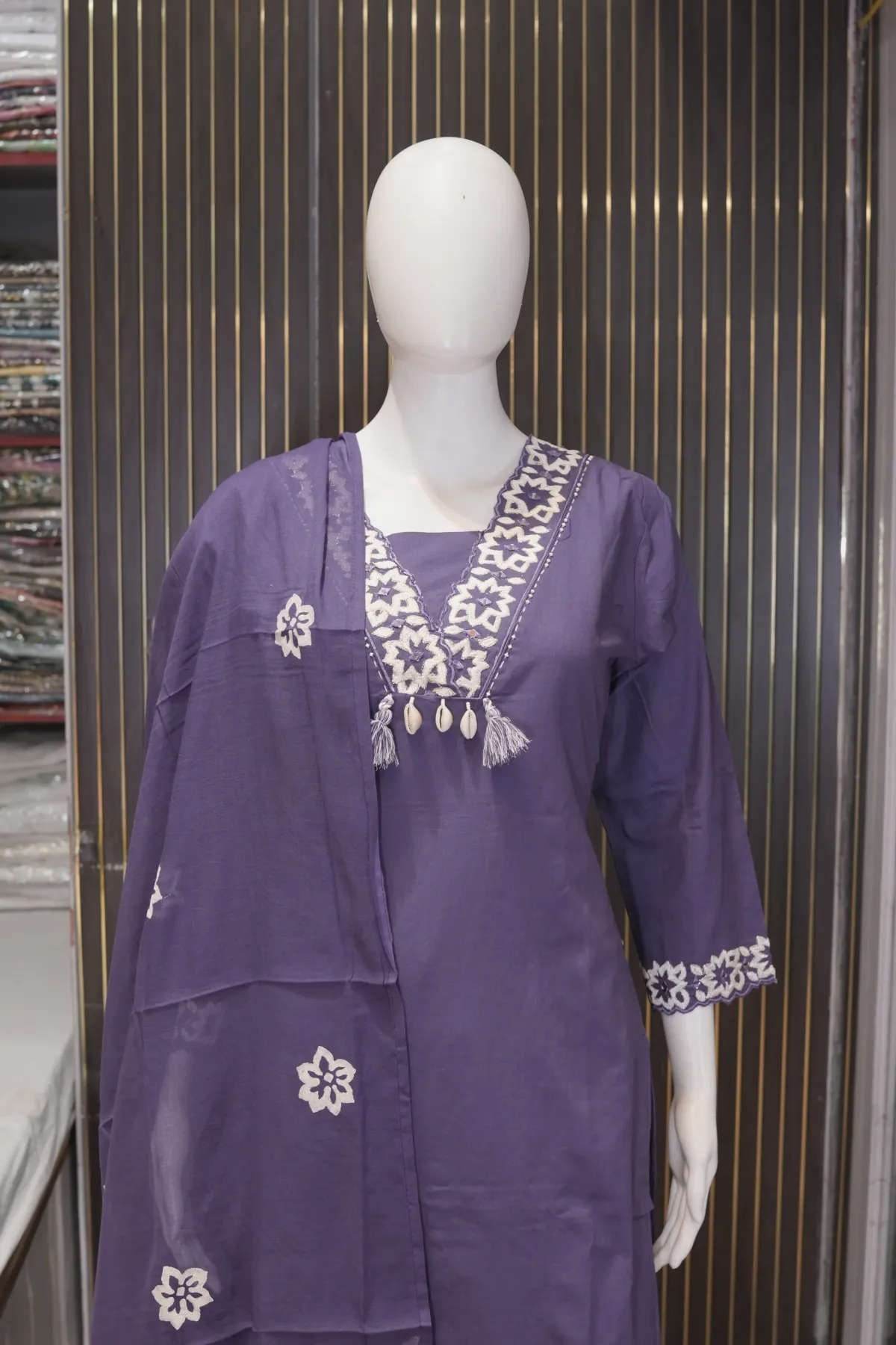Purple Floral Embroidered Kurta Pant Set with Dupatta thumbnail 3