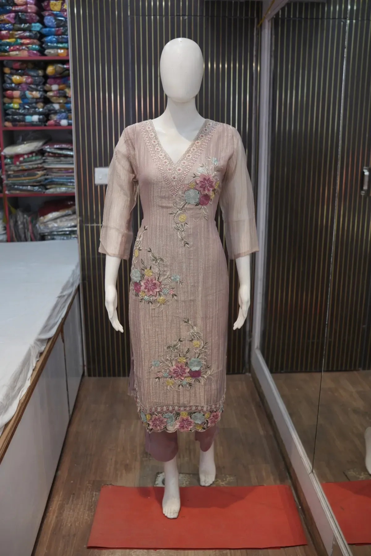 Dusty Rose Floral Embroidered Salwar Suit Set thumbnail 3