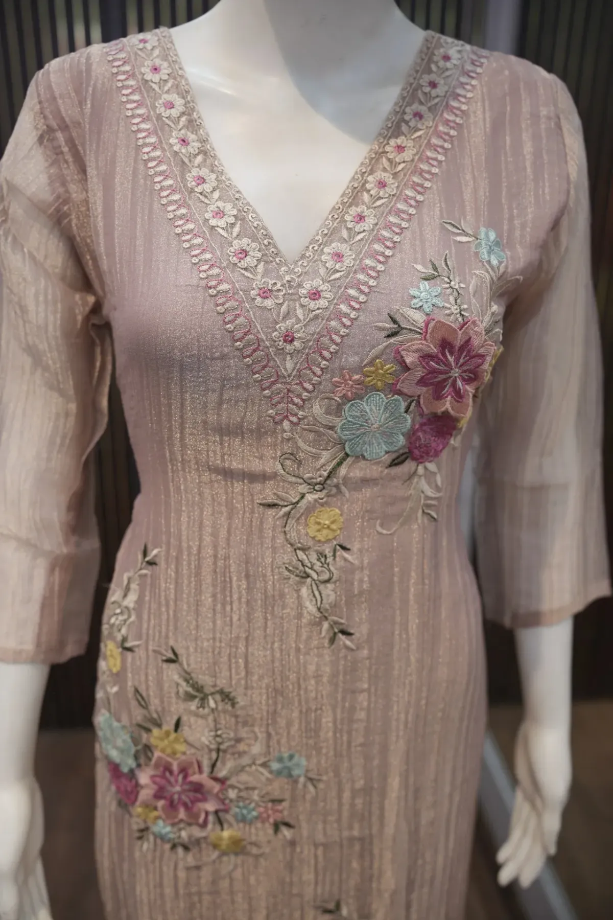 Dusty Rose Floral Embroidered Salwar Suit Set thumbnail 4