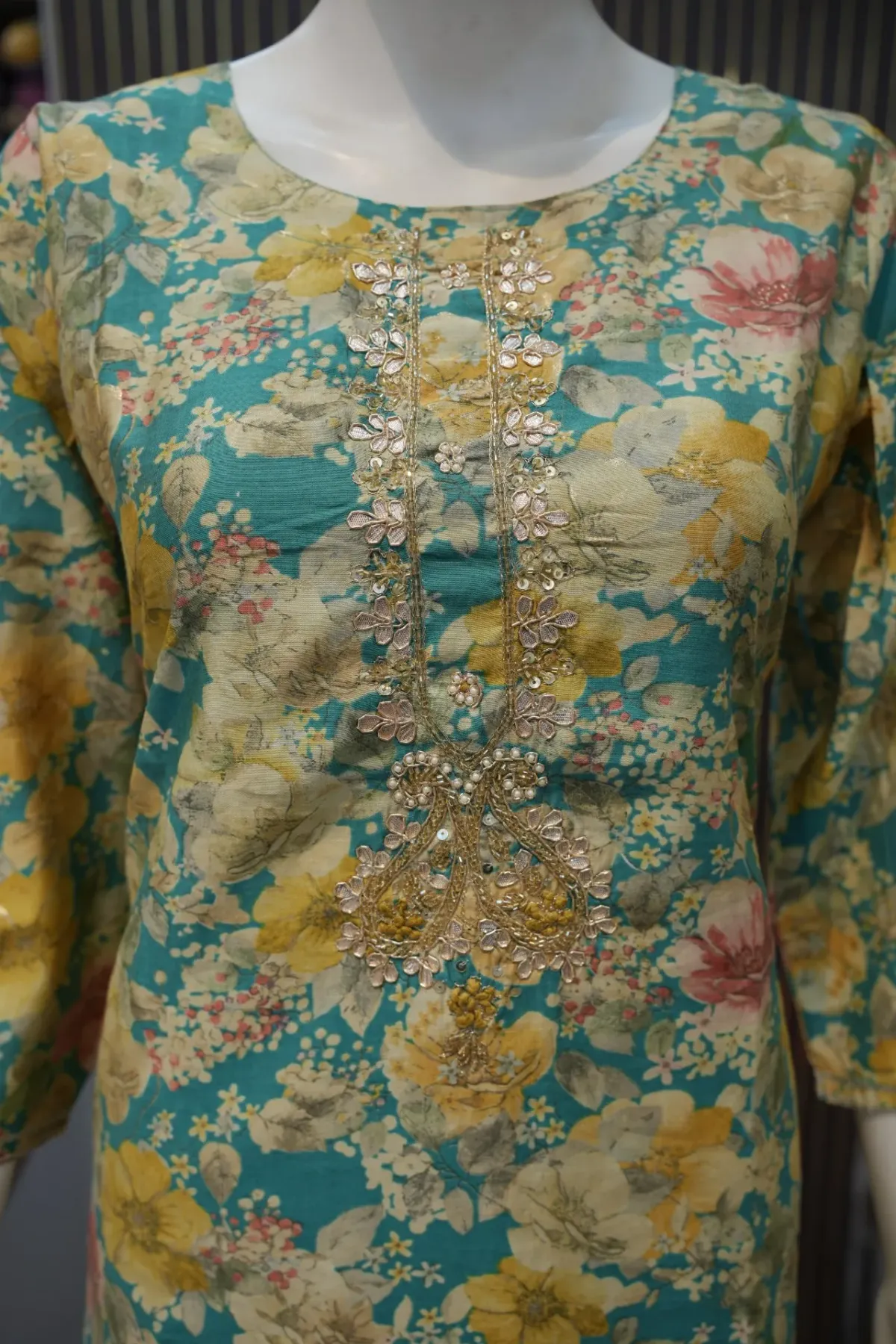 Teal Floral Printed Kurta Set with Mustard Embroidered Dupatta thumbnail 4