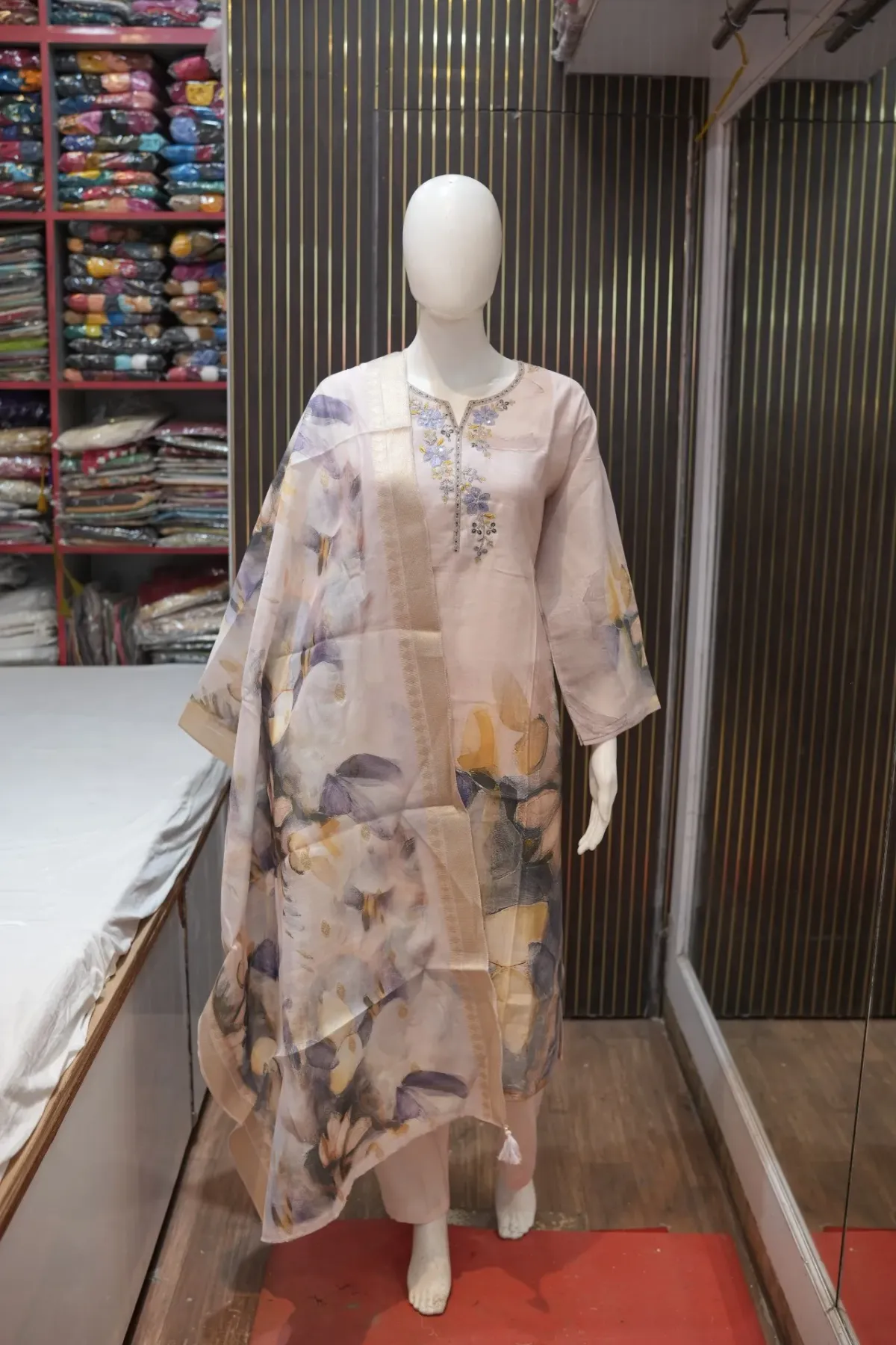 Blush Pink Floral Printed Kurta Set with Matching Dupatta thumbnail 2